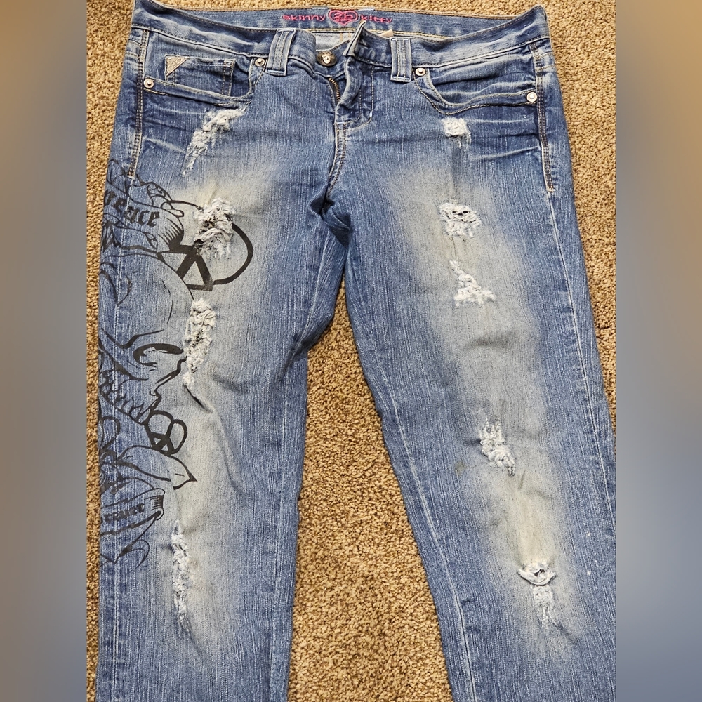 2b Bebe graffiti jeans size 29 Used - Picture 2 of 7